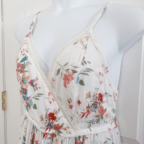 Torrid NWOT White Floral Spaghetti Strap Surplice Dress with Lace Details - Picture 4 of 5